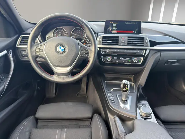BMW 3 Serie 318i Luxury 360 Head up Led 2016 Benzine 13