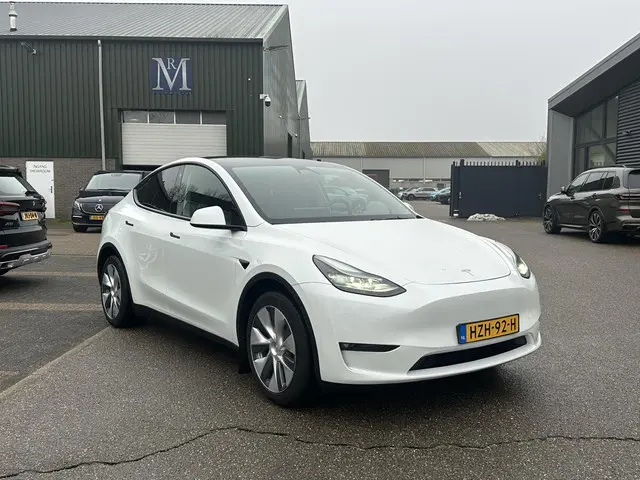 Tesla Model Y Long Rang AWD 2023 Elektrisch 6