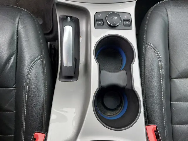 Ford C-MAX 2.0 Hybrid Titanium+ 2015 Hybride Benzine 32