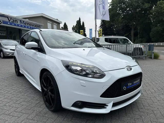 Ford Focus 2.0 EcoBoost 250PK ST-3 2014 Benzine 6
