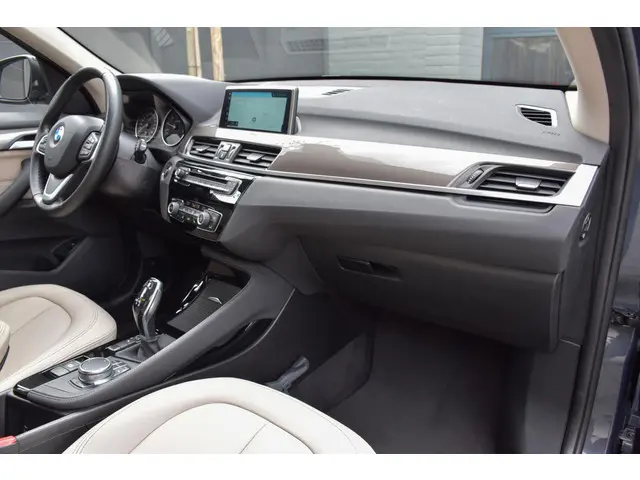 BMW X1 sDrive18i High Executive 2018 Benzine 9