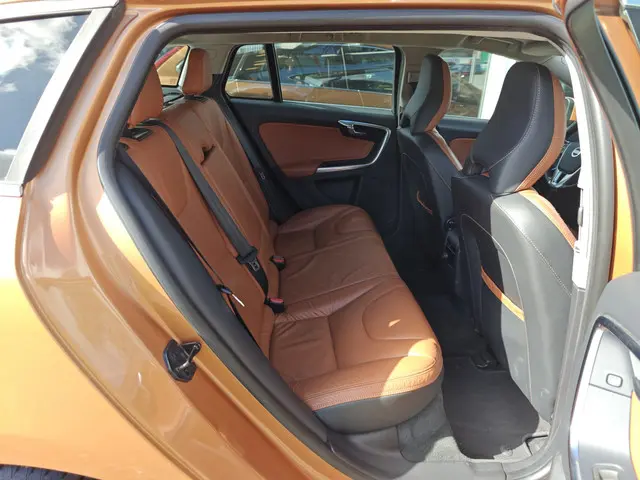 Volvo V60 T3 200pk Momentum Automaat 2012 Benzine 14