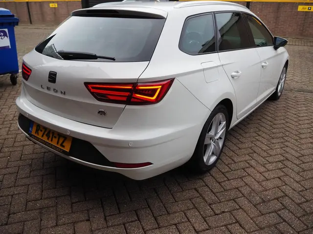 SEAT Leon Sportstourer ST 1.4 EcoTSI FR 2017 Benzine 3