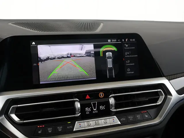 BMW 3 Serie Touring 330i High Executive 2021 Benzine 37