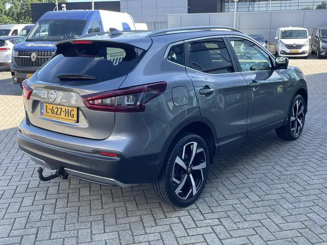 Nissan QASHQAI 1.3 DIG-T Premium Edition 2021 Benzine 2