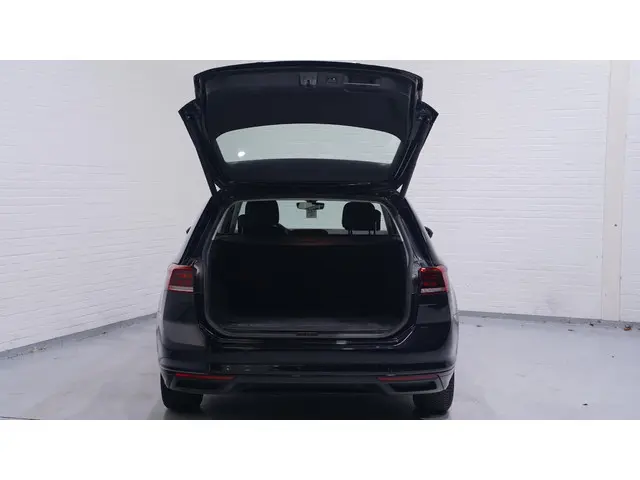 Volkswagen Passat Variant 1.5 TSI Business 2022 Benzine 15