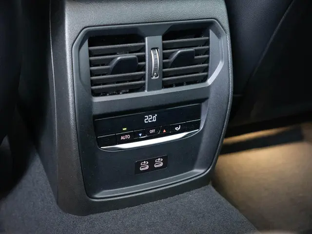 BMW 3 Serie Sedan 320i 2025 Benzine 47