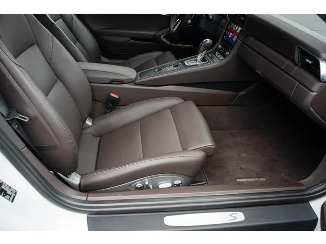 Porsche 911 3.0 Carrera S 2017 Benzine 55