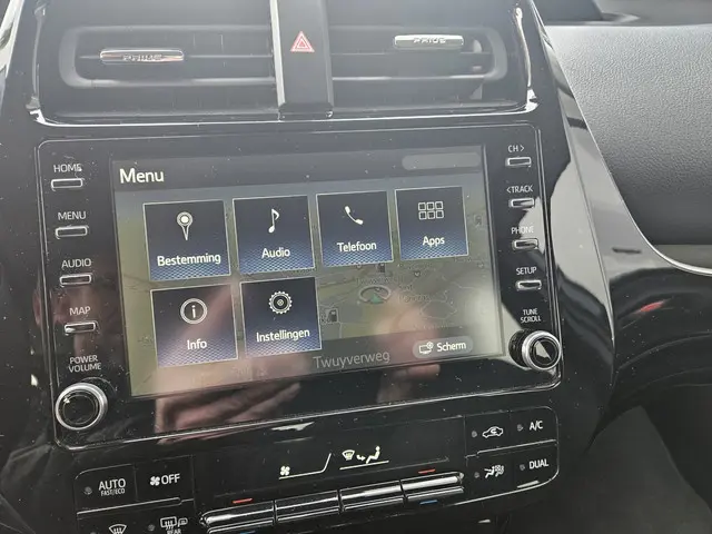 Toyota Prius 1.8 Plug-in Dynamic 2022 Hybride Benzine 30