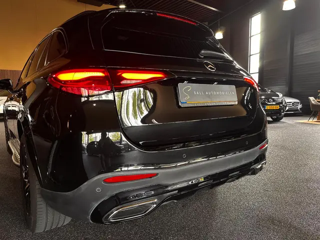 Mercedes-Benz GLC 200 4MATIC AMG Line 2023 Benzine 7