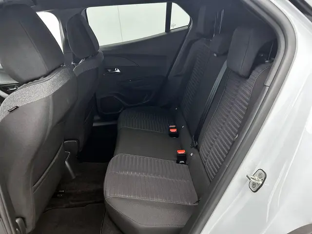 Peugeot 2008 1.2 100 2023 Benzine 26