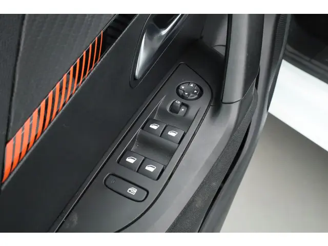 Peugeot 2008 1.2 PureTech Active 2021 Benzine 9