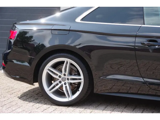 Audi A5 Coupé 2.0 TFSI ultra Launch Edition 2017 Benzine 31