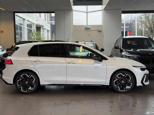 Volkswagen Golf 1.5 R Line 2025 Hybride Benzine 13