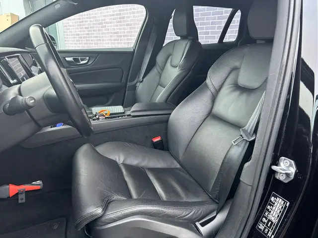 Volvo V60 2.0 T5 Momentum Pro 2019 Benzine 4