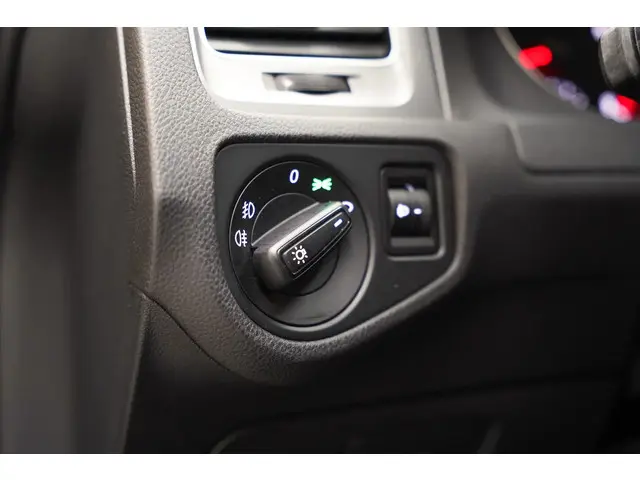 Volkswagen Golf 1.0 TSI Edition [ airco ] 2016 Benzine 18