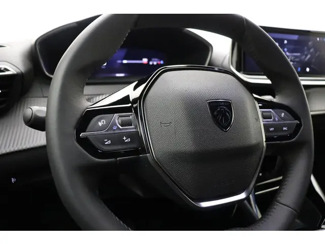 Peugeot 2008 1.2 PureTech 100 Allure 2024 Benzine 54