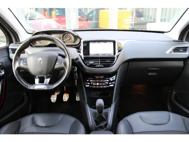 Peugeot 208 1.2 PureTech 110 Pk GT-line 2018 Benzine 14