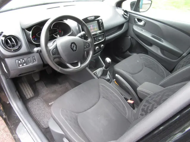 Renault Clio Estate 0.9 TCe Limited 2019 Benzine 12