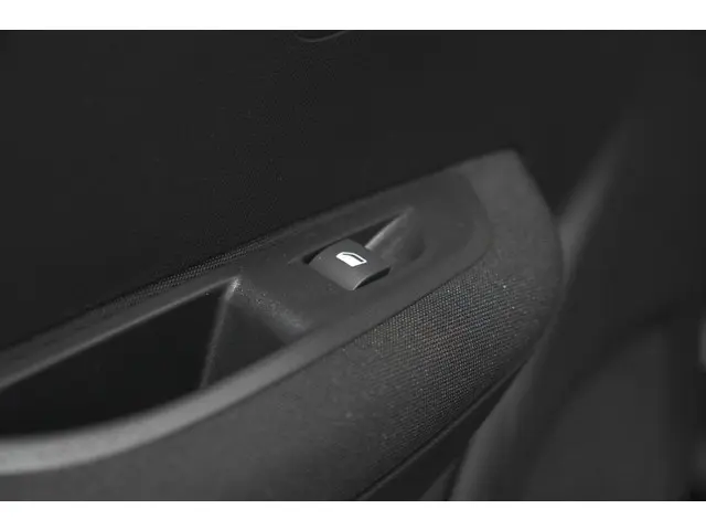 Peugeot 208 PureTech 100 EAT8 Active Pack 2023 Benzine 26