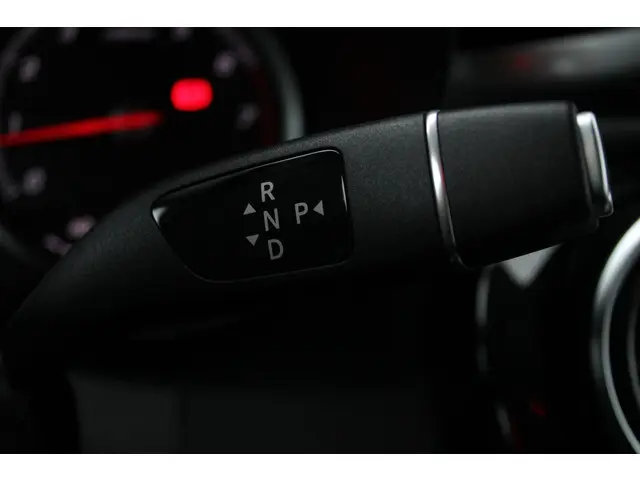 Mercedes-Benz GLC 250 4MATIC Business 2017 Benzine 19