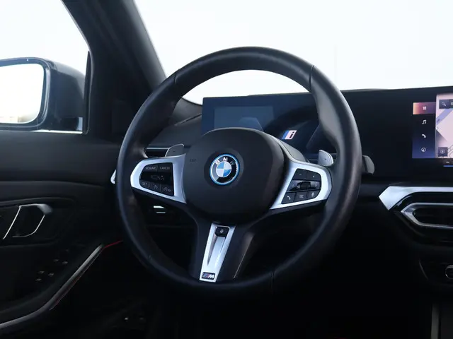 BMW 3 Serie Touring 320e 2024 Hybride Benzine 44