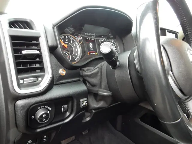 Dodge Ram 1500 5.7 V8 4x4 Crew Cab Big Horn 2020 LPG/Gas 14