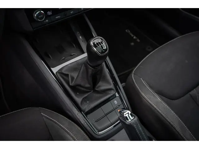 Škoda Kamiq 1.0 TSI Sport Business 2020 Benzine 15