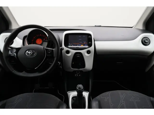 Toyota Aygo 1.0 VVT-i x-wave Cabrio 2015 Benzine 2