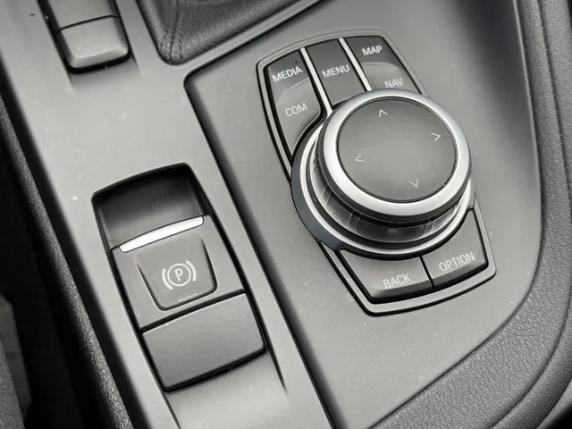 BMW X1 sDrive18i Executive Edition 2020 Benzine 20