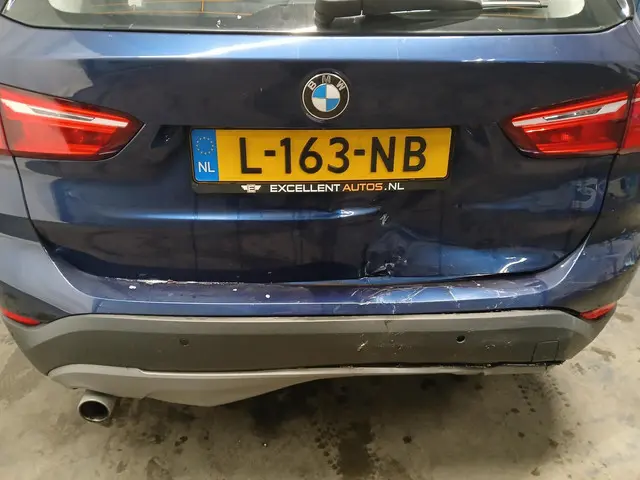 BMW X1 SDrive18i SCHADEAUTO!! 2017 Benzine 7
