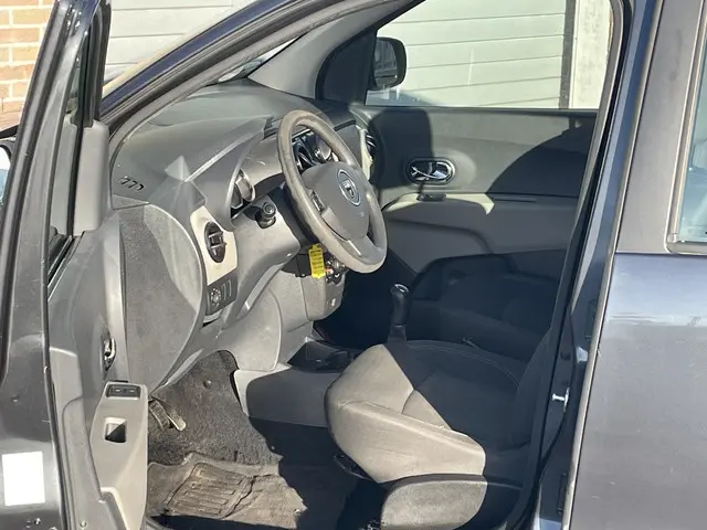 Dacia Lodgy 1.6 MPi 7p. 2013 Benzine 9