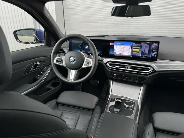 BMW 3 Serie Touring 330e xDrive 2024 Hybride Benzine 38