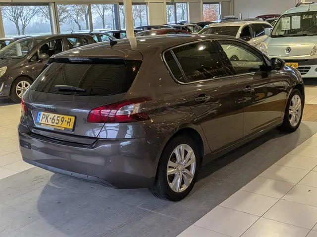 Peugeot 308 1.2 VTi Blue Lease 2013 Benzine 3