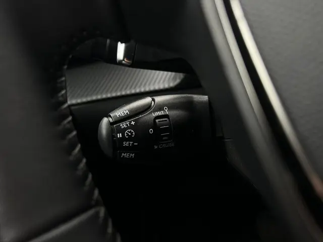 Peugeot 208 1.2 PureTech Allure 2023 Benzine 15