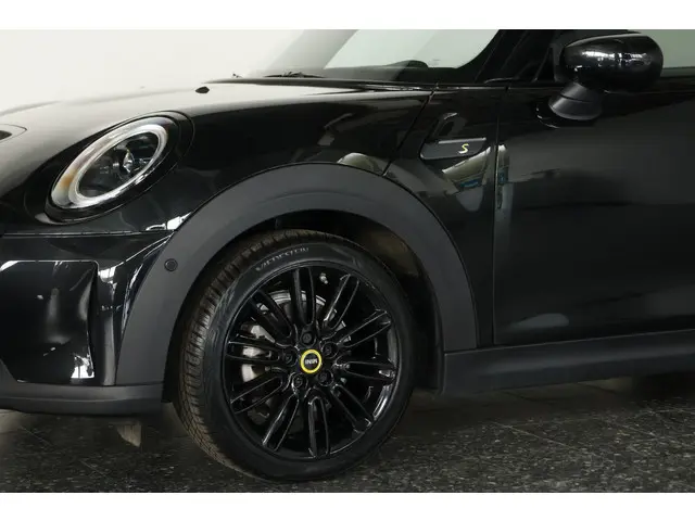 MINI Electric Cooper MINI Yours 33 kWh 2023 Elektrisch 26