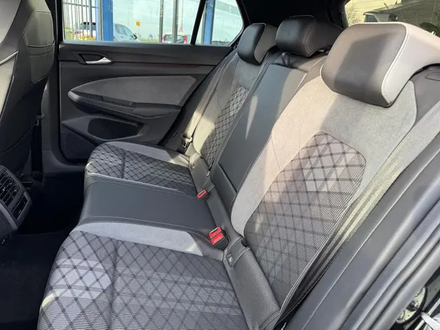 Volkswagen Golf 1.5 eTSI R-Line 2022 Benzine 38