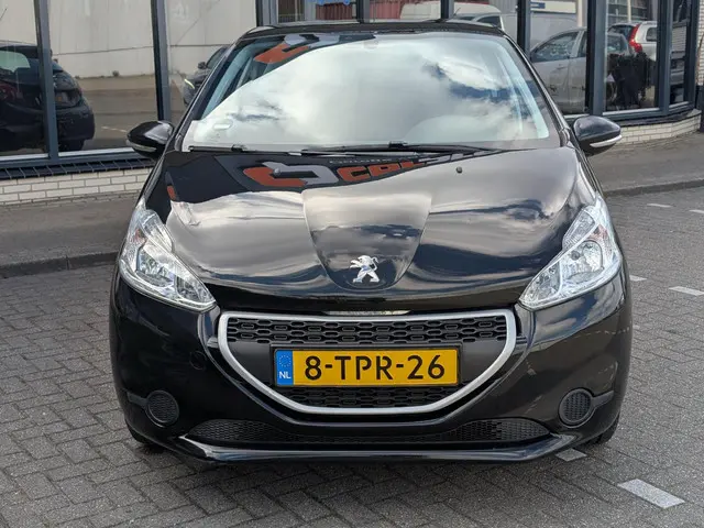 Peugeot 208 1.0 VTi Access 2014 Benzine 12