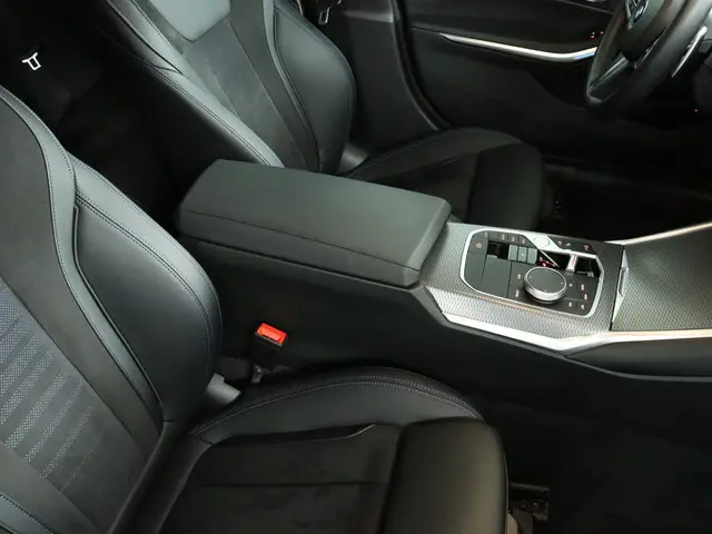 BMW 3 Serie 330e 2024 Hybride Benzine 62