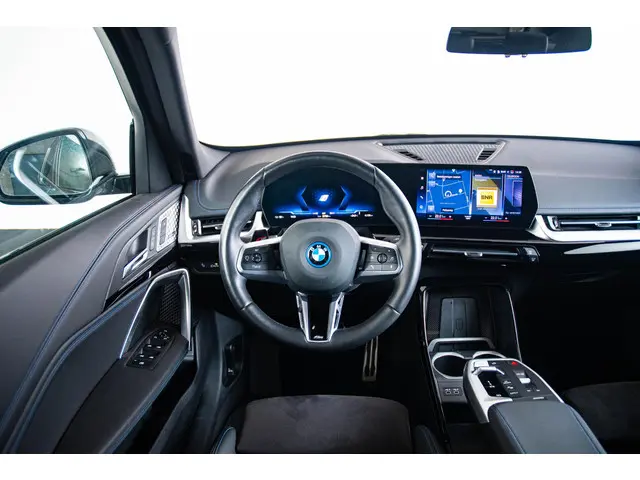 BMW iX1 xDrive30 Launch Edition 67 kWh 2023 Elektrisch 14