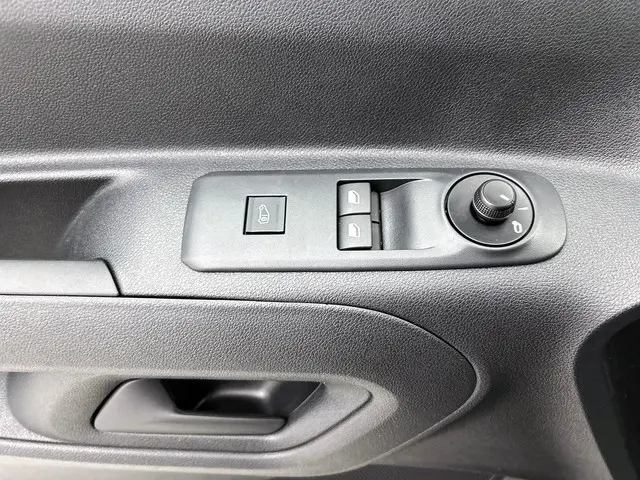 Peugeot Partner 1.5 BlueHDi 100 S&S L2 2023 Diesel 28