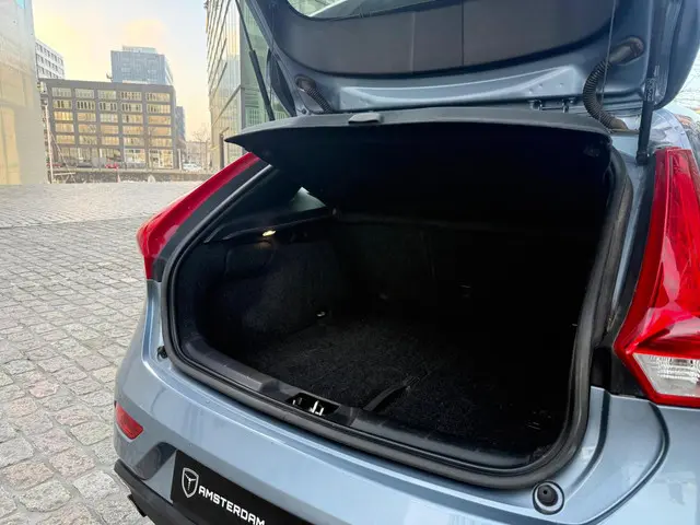 Volvo V40 2.0 T3 Nordic+ 114.000km dealer oh 2016 Benzine 24