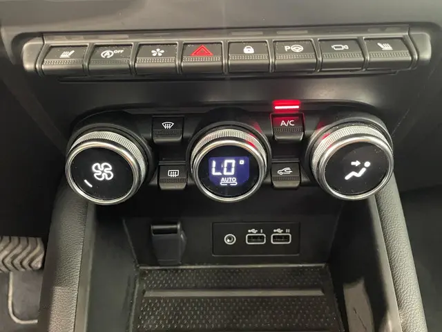 Renault Captur 1.3 mild hybrid 160 iconic 2023 Benzine 12