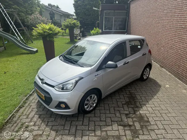 Hyundai i10 1.0i i-Motion Comfort 2015 Benzine 6