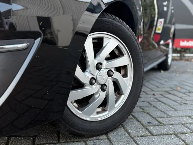 Mitsubishi Space Star 1.0 Intense 2017 Benzine 3