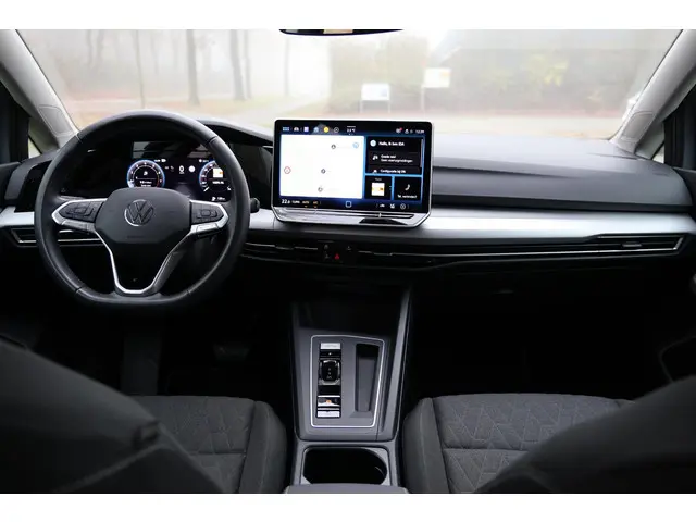 Volkswagen Golf 1.5 eTSI Life Edition 2024 Benzine 19