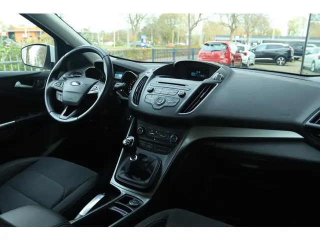 Ford Kuga 1.5 TITANIUM 2018 Benzine 6