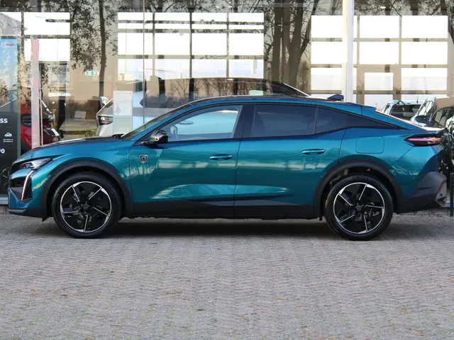 Peugeot 408 1.6 HYbrid GT 180 EAT8 2025 Hybride Benzine 8