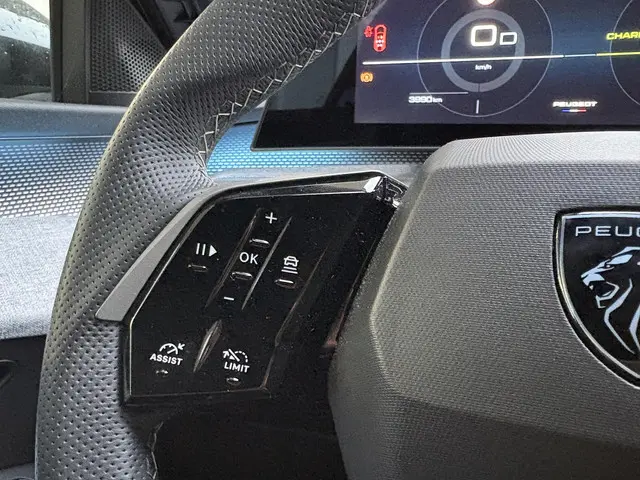 Peugeot 5008 1.2 Hybrid 145 GT 2025 Hybride Benzine 24