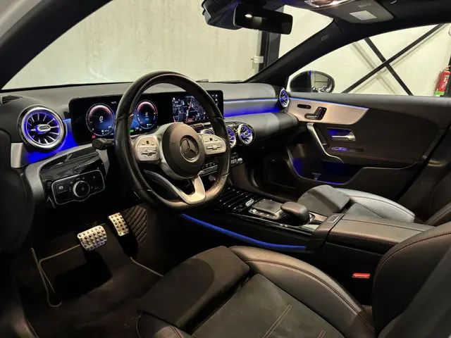 Mercedes-Benz A-Klasse 250 e AMG 2020 Hybride Benzine 7